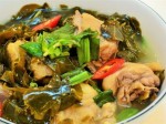 Canh gà nấu lá giang