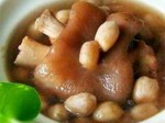 Canh giò heo hầm đậu đen