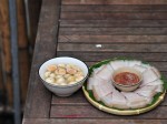 Thịt luộc rau sống